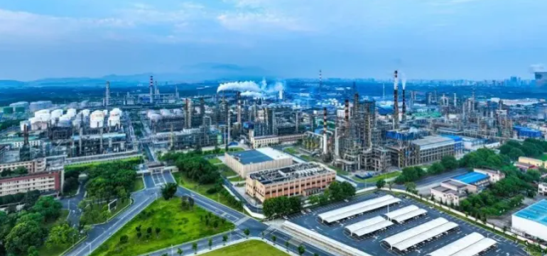2025年游戏程序开发技术趋势:跨平台引擎与云游戏架构方案对比